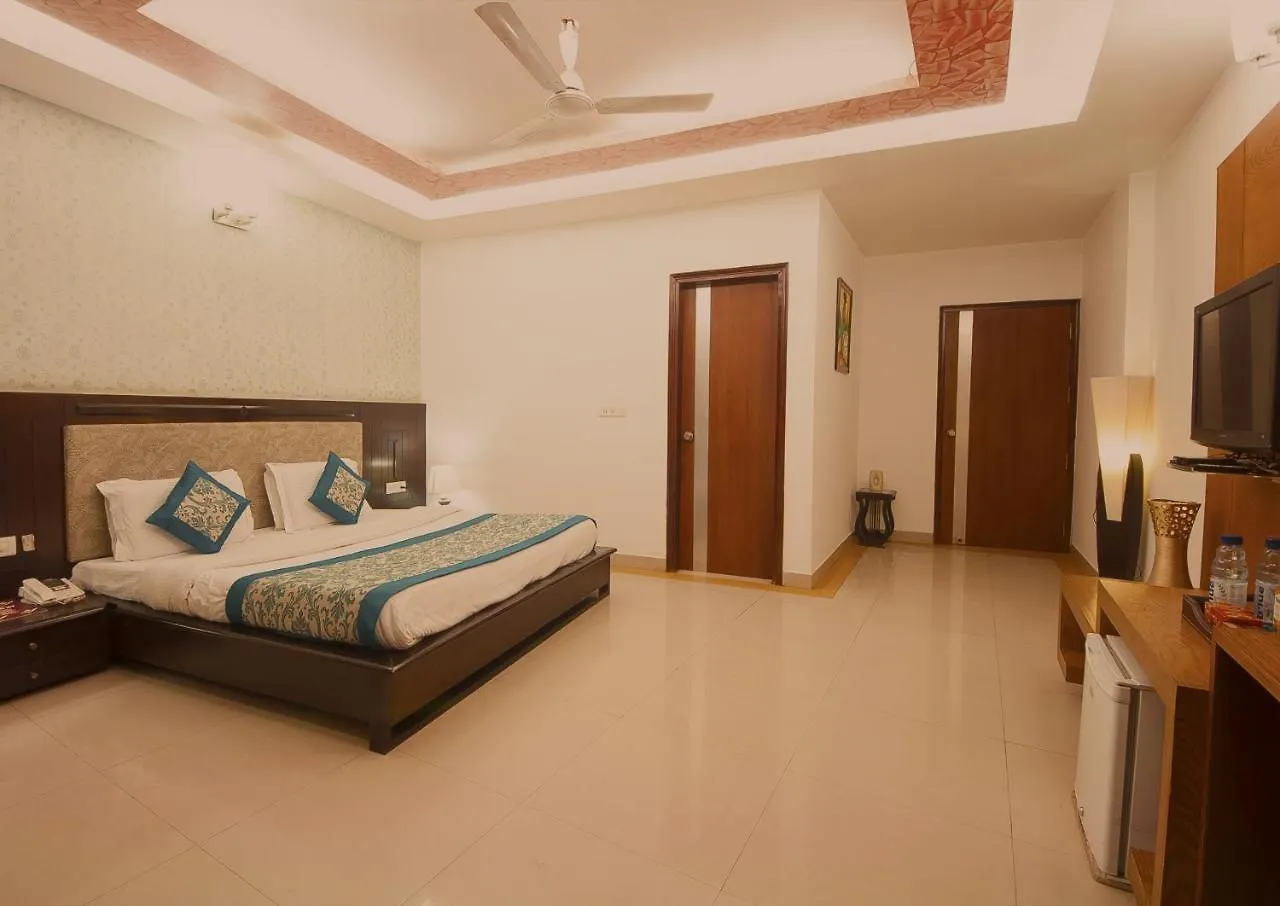 Hotel Delhi 37 Near - Delhi Airport 뉴델리 3*,  인도